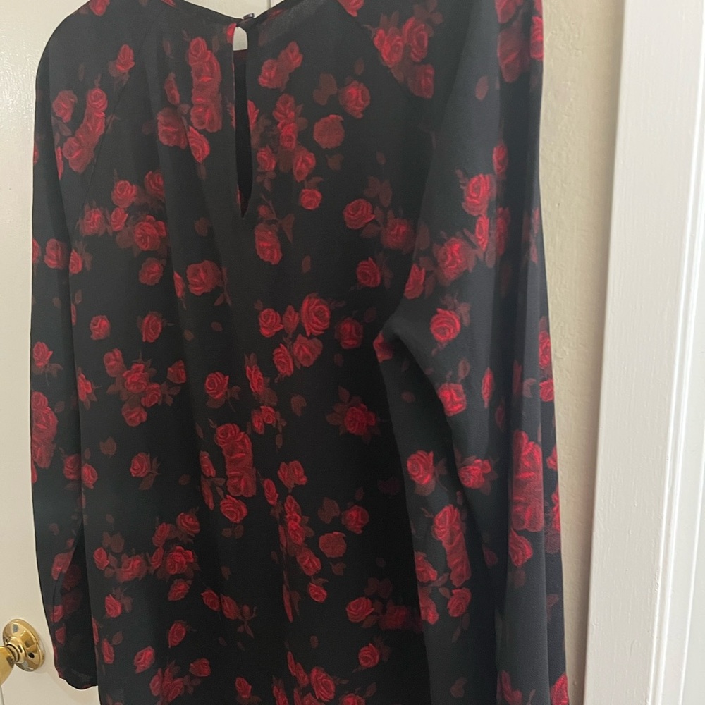 Ladies Rose Motif Top - Picture 6 of 6